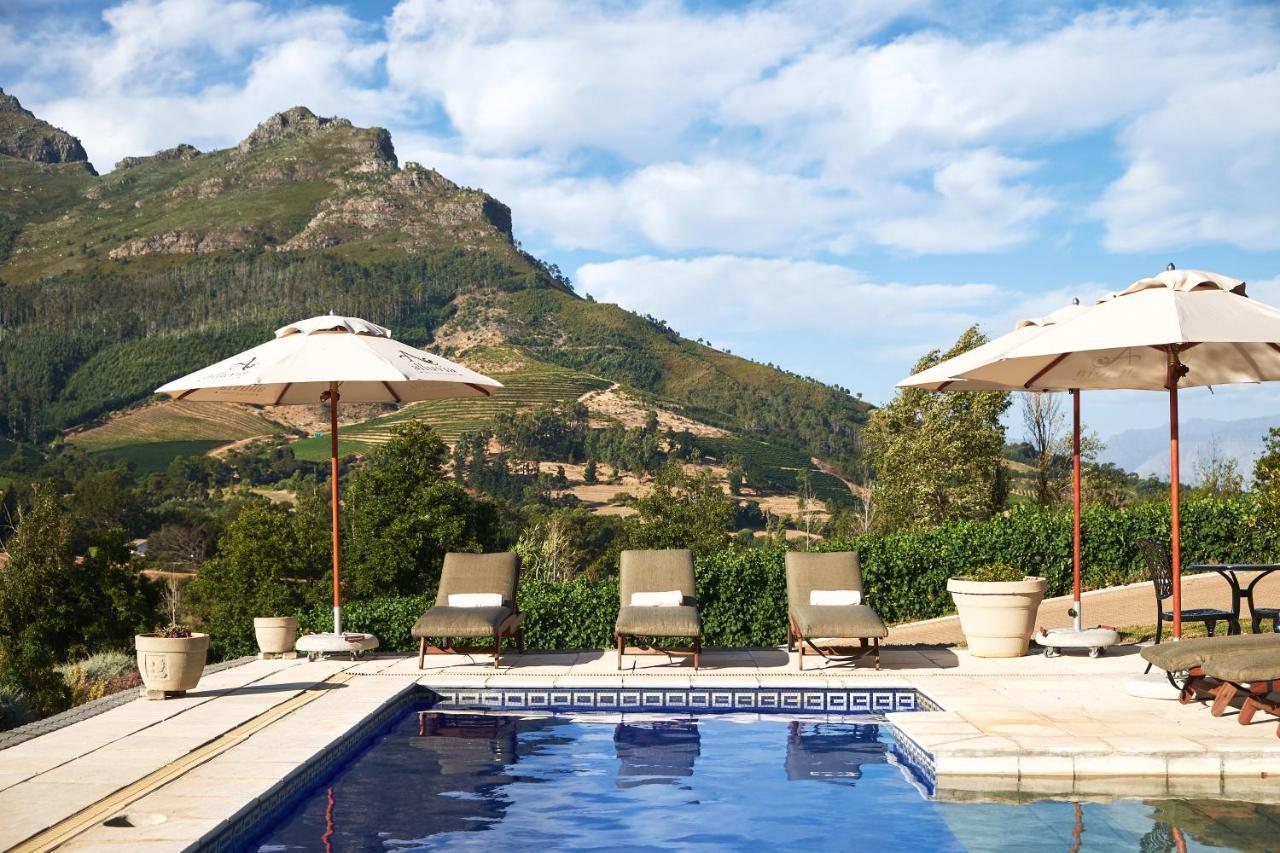 Alluvia Boutique Winery & Luxury Accommodation Stellenbosch Eksteriør billede The swimming pool at the hotel