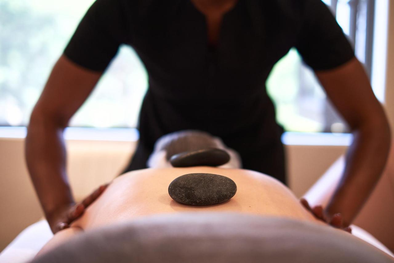 Alluvia Boutique Winery & Luxury Accommodation Stellenbosch Eksteriør billede Hot stone massage