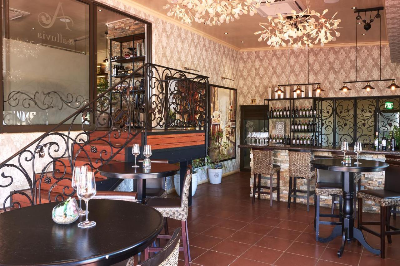 Alluvia Boutique Winery & Luxury Accommodation Stellenbosch Eksteriør billede The interior of the wine bar