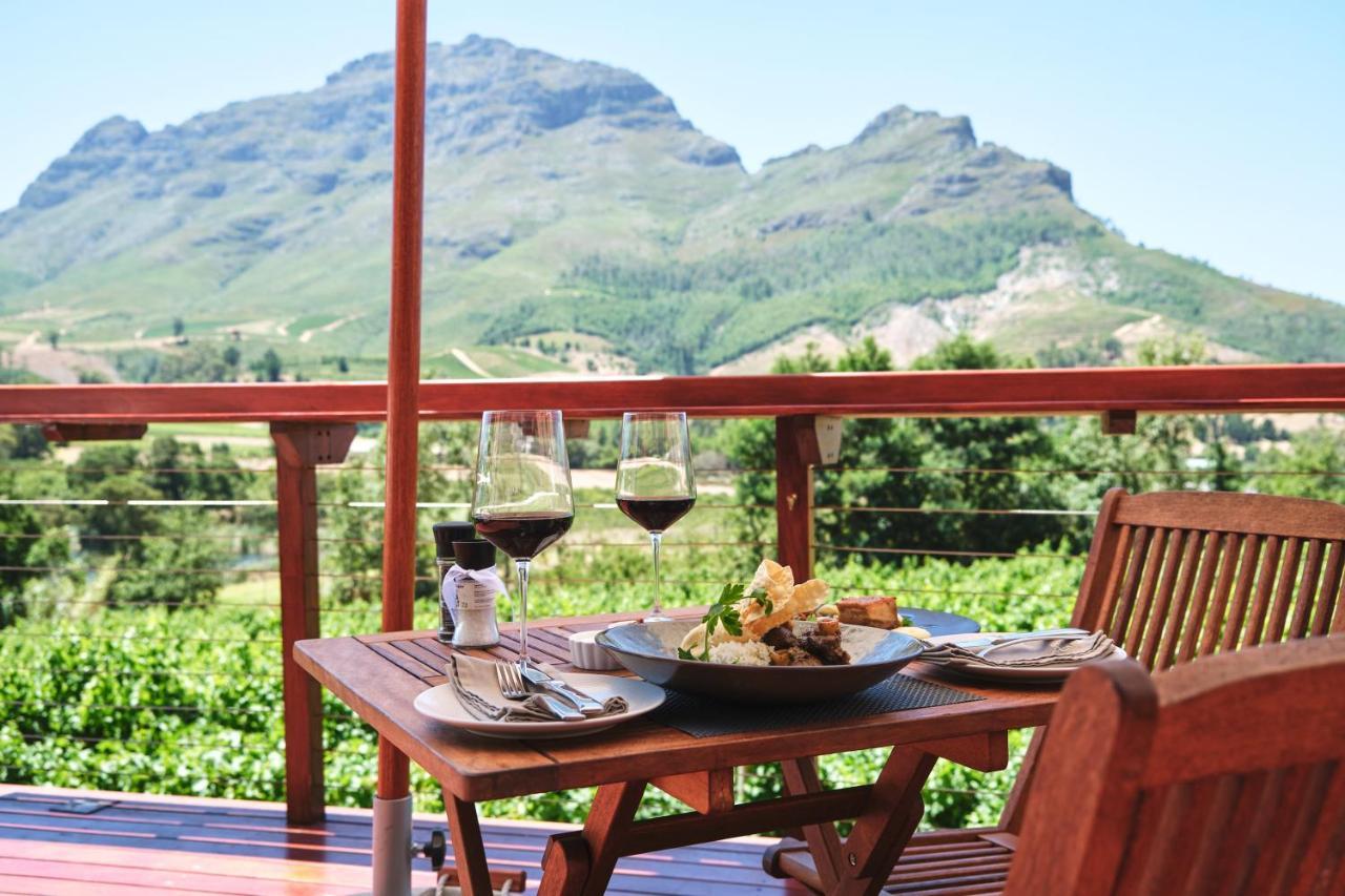 Alluvia Boutique Winery & Luxury Accommodation Stellenbosch Eksteriør billede Wine tasting at a South African winery
