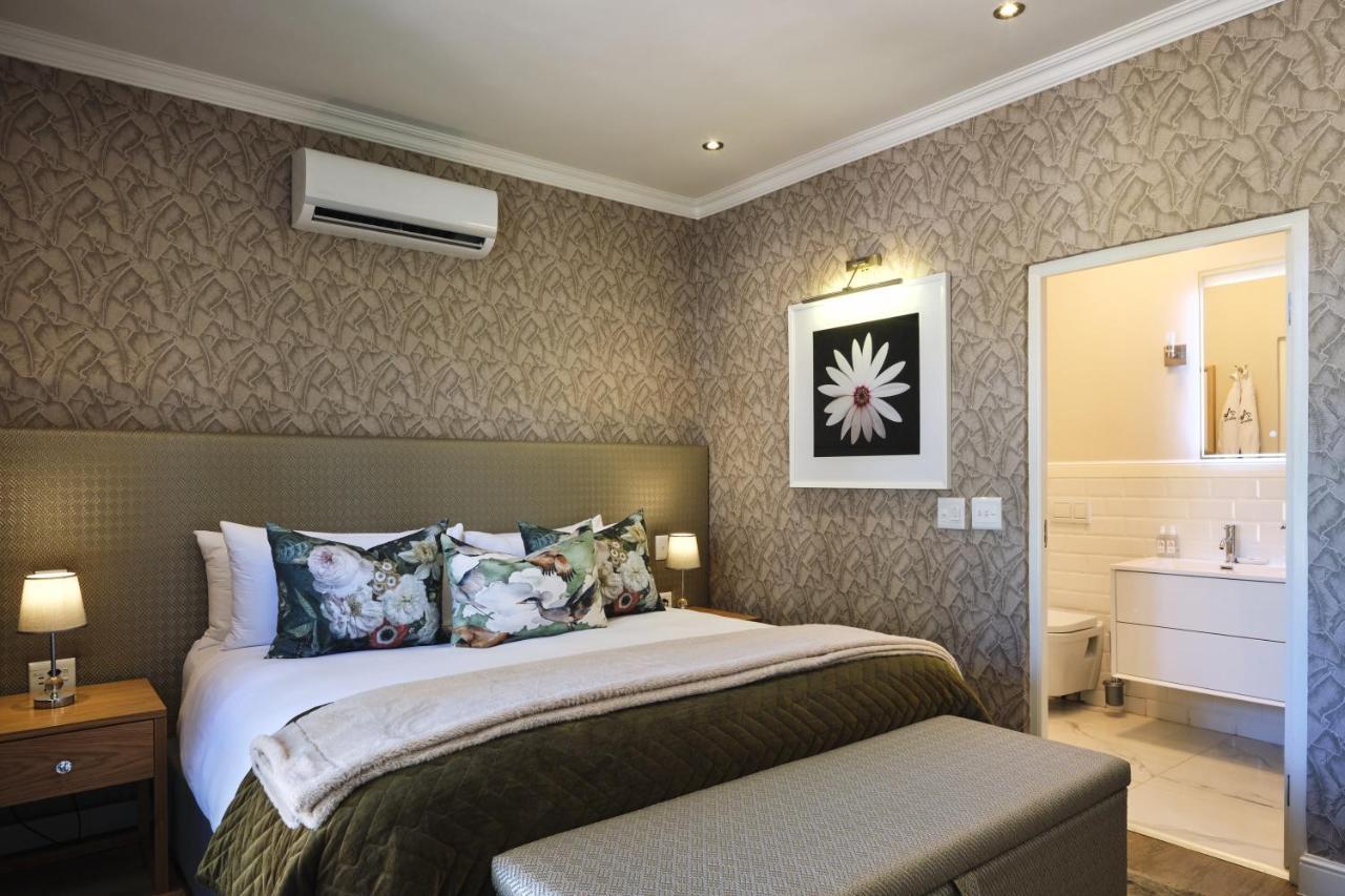 Alluvia Boutique Winery & Luxury Accommodation Stellenbosch Eksteriør billede A bedroom at the Cape Heritage