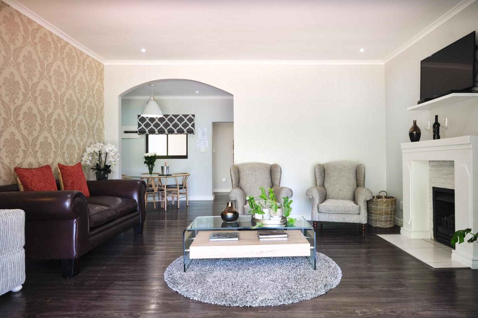 Alluvia Boutique Winery & Luxury Accommodation Stellenbosch Værelse billede A living room in a house