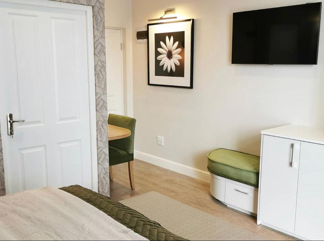 Alluvia Boutique Winery & Luxury Accommodation Stellenbosch Værelse billede A room at the hotel