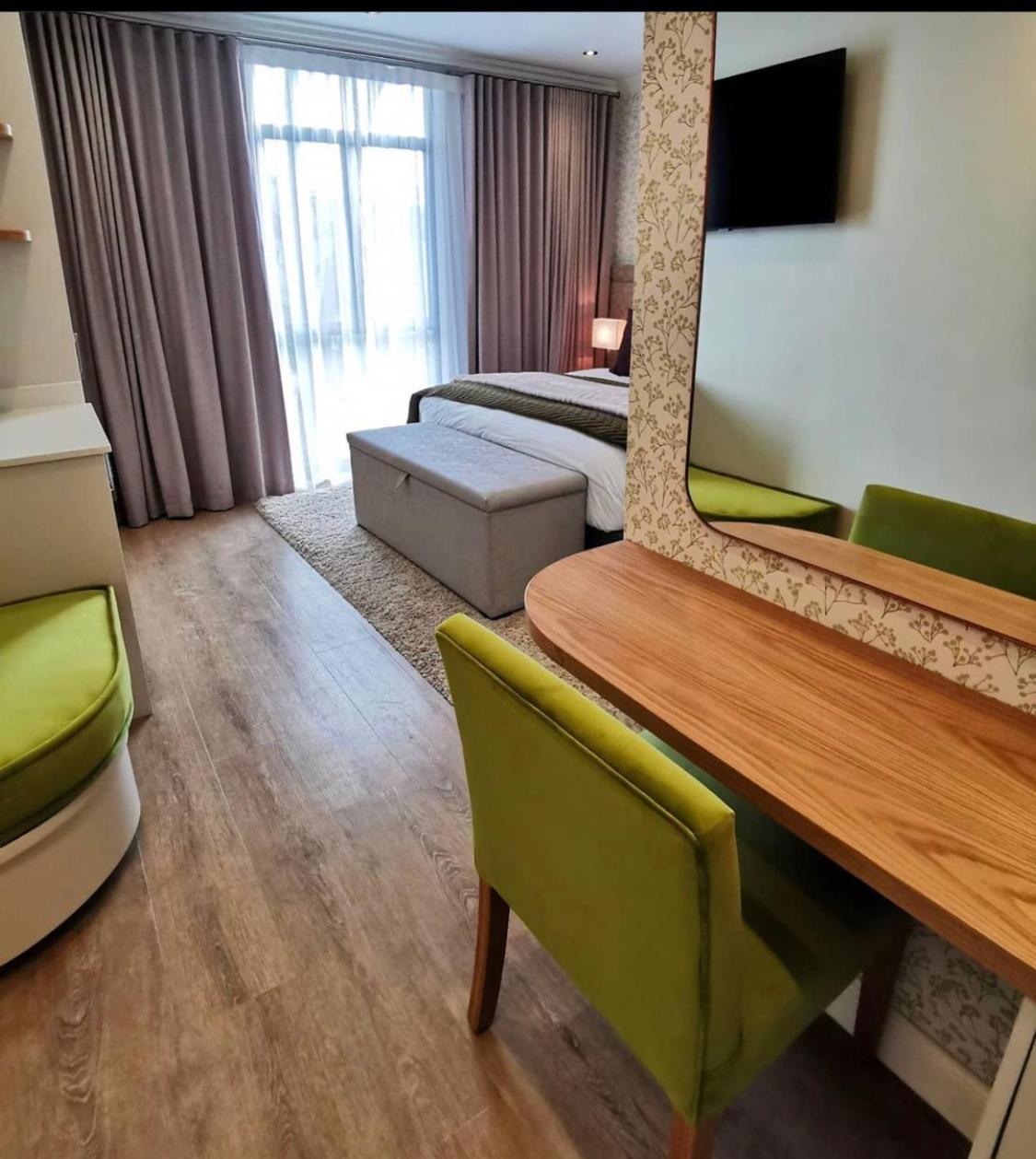 Alluvia Boutique Winery & Luxury Accommodation Stellenbosch Værelse billede A room at the hotel